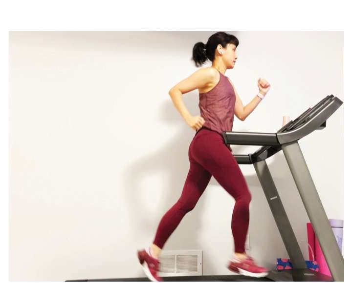 LADY ON TREADMILL IS FOCUSSED ON HER STRATEGIES TO HEALTHY LIVING