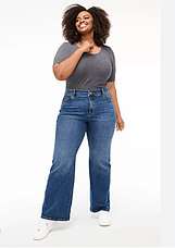 PLUS SIZE MODEL - WEARING BLUE JEANS AND A GRAY STRETCH T-SHIRT