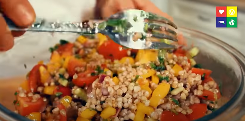 QUINOA BOWL WITH TOMATOES AND YELLOW PEPPERS