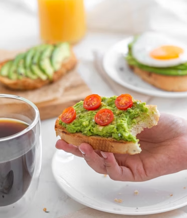 25 REFRESHING SUMMER SNACKS ADVOCADO TOAST WITH TOMATOES